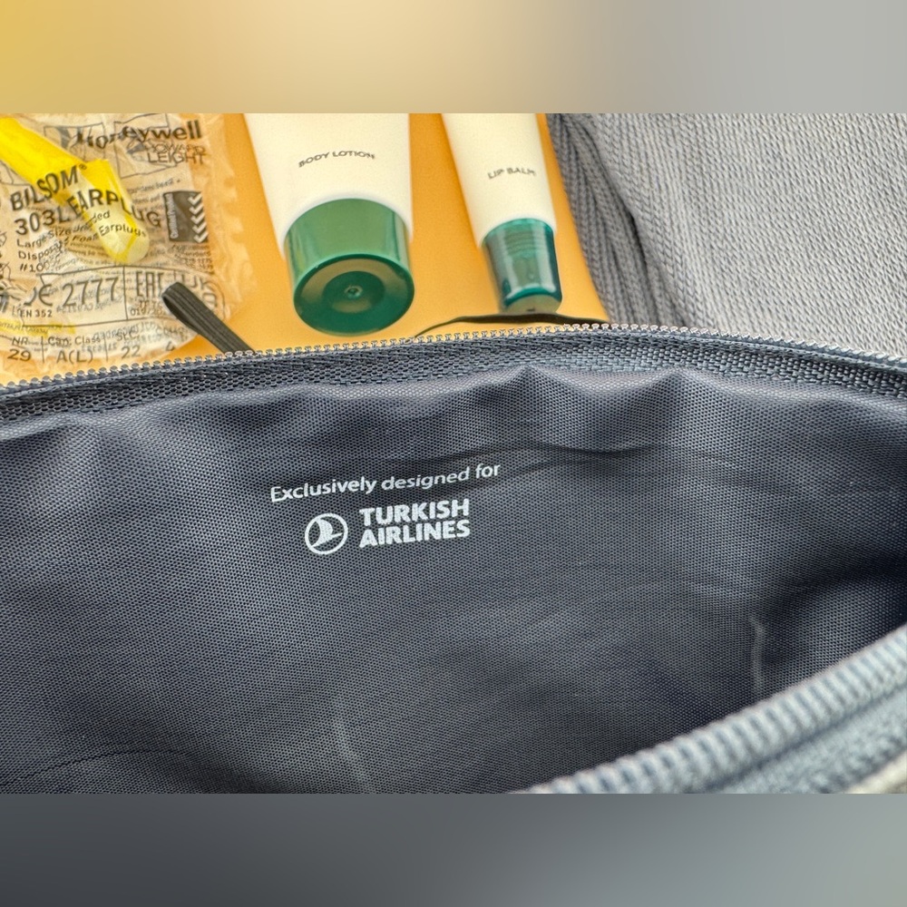 Turkish Airlines Ferragamo Business Class Amenity Bag Dark Blue - Picture 2 of 4